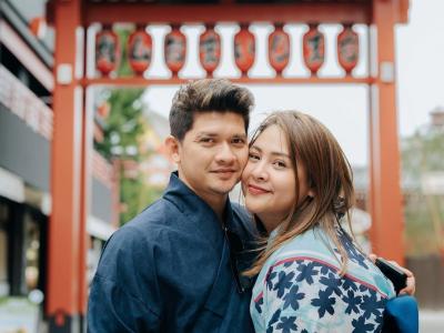 Audy Item Umumkan Hamil Anak Ketiga di Anniversary Pernikahan ke-14 –