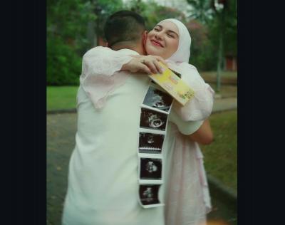 Irish Bella Umumkan Kehamilan Anak Pertama dengan Haldy Sabri –