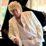 Operasi Jantung, Legenda Rock Rod Stewart Harus Istirahat 4 Minggu –